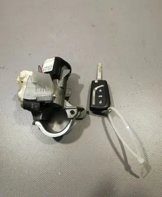 Toyota Avensis T270 Ignition lock 450200203