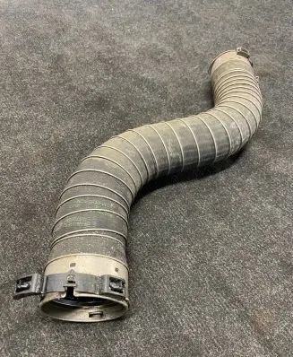 BMW 5 G30 G31 Intercooler hose/pipe 8572858