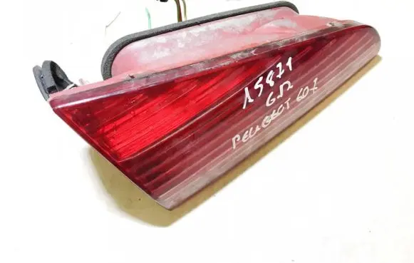 Peugeot 607 Tailgate rear/tail lights