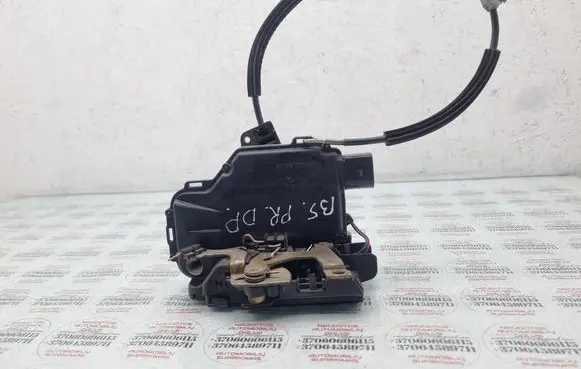 Volkswagen PASSAT B5 Front door lock