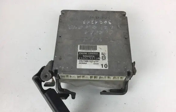 Toyota Corolla E120 E130 Engine control unit/module ECU 8966602110
