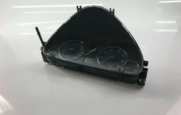 Mercedes-Benz C AMG W203 Speedometer (instrument cluster) A2035408747 P2357