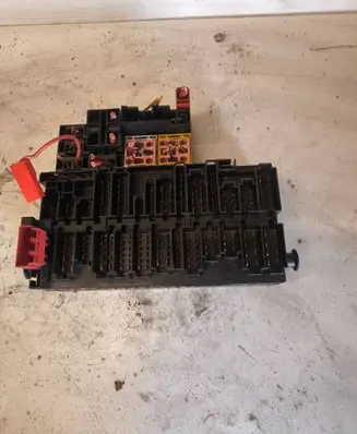 Volkswagen Sharan Fuse box set 7M0937025D