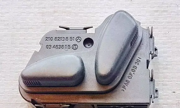Mercedes-Benz E W210 Seat control module 2108213851