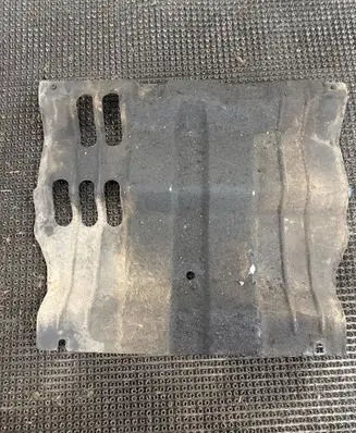 Mitsubishi L200 Engine splash shield/under tray 