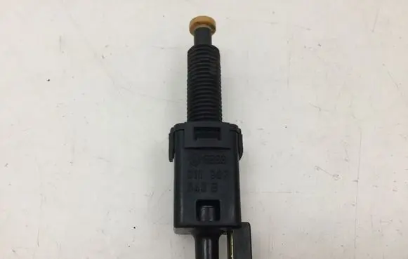 Audi A6 S6 C5 4B Brake pedal sensor switch 811907343B