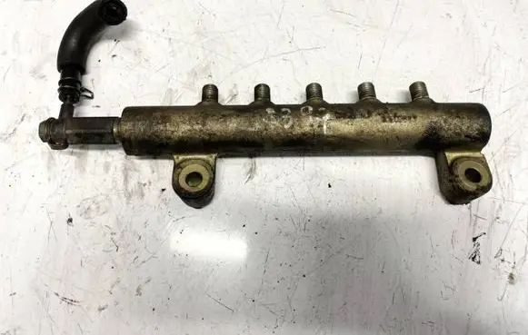 Nissan Primera Fuel main line pipe