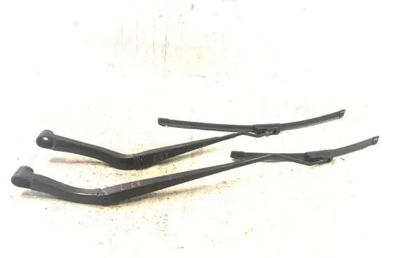 Opel Insignia A Front wiper blade arm