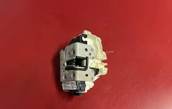 Chrysler Town & Country V Front door lock 04589694AD P04589694AD
