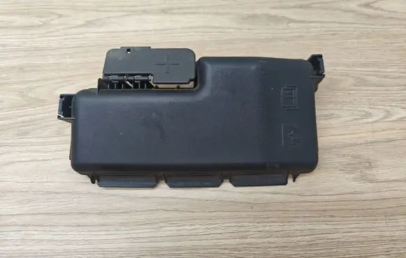 Volvo V70 Fuse box cover 30765093