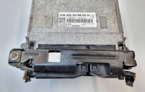 Skoda Fabia Mk2 (5J) Engine control unit/module ECU 5WP4091205 03E906023AC