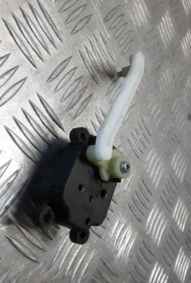 Renault Latitude (L70) Air flap motor/actuator V8384001 EAI256
