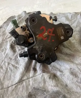Volvo XC90 Fuel injection high pressure pump 0445010111 30756125
