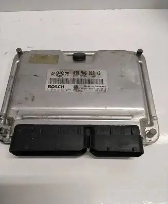 Volkswagen PASSAT B5.5 Engine control unit/module 0281011205 038906019KD 1039S01966