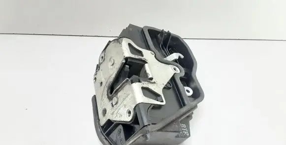 BMW X3 E83 Front door lock 7202146