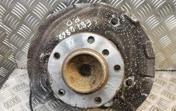 BMW 1 E81 E87 Front wheel hub