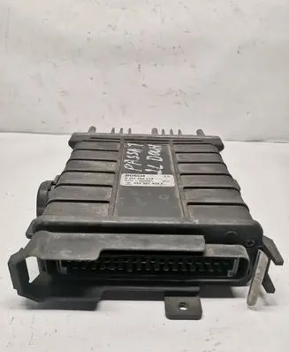 Volkswagen PASSAT B3 Engine control unit/module 893907404F 0261200228