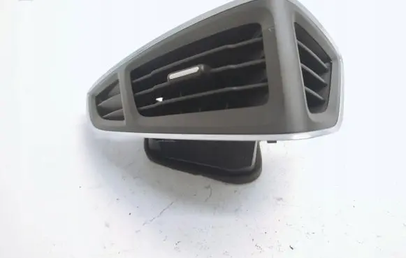Ford Focus Dashboard side air vent grill/cover trim