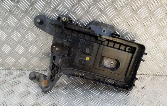 Volkswagen PASSAT CC Battery tray 1K0915333H