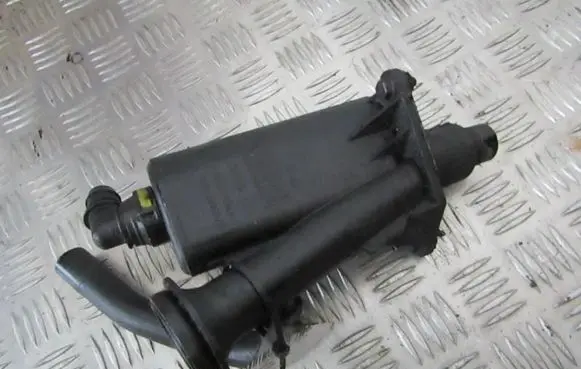 Volvo S40, V40 Oil breather separator 8200082486