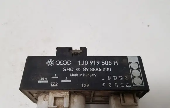 Volkswagen Golf IV Coolant fan relay 1J0919506H