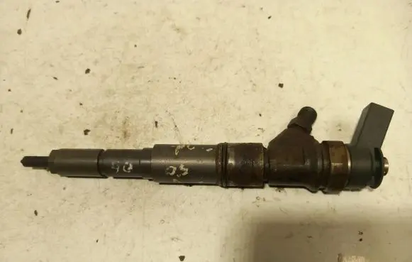 BMW 5 E60 E61 Fuel injector 0445110216