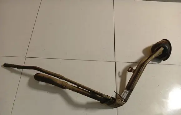 Volvo V50 Fuel tank filler neck pipe