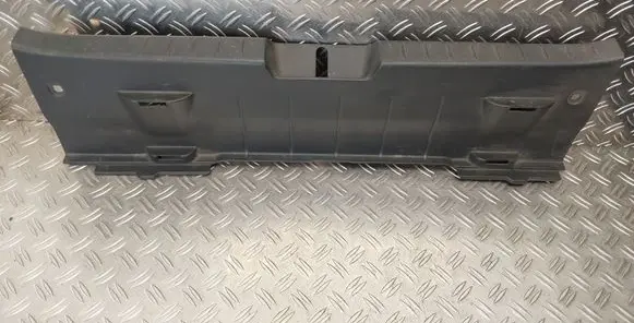 Trunk/boot sill cover protection