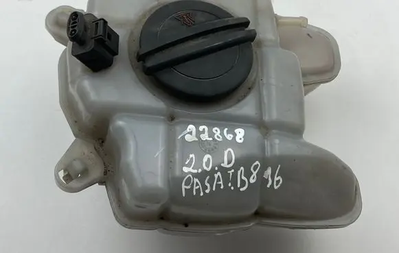 Volkswagen PASSAT B8 Coolant expansion tank/reservoir 3Q0121407