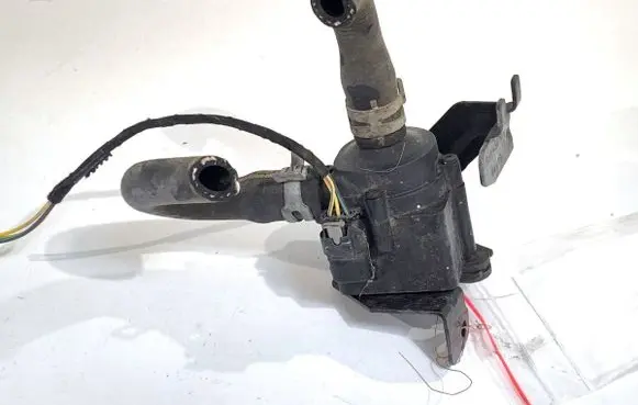 Ford Ecosport Oil filter mounting bracket GN118K577AA