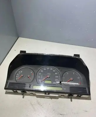 Speedometer (instrument cluster)