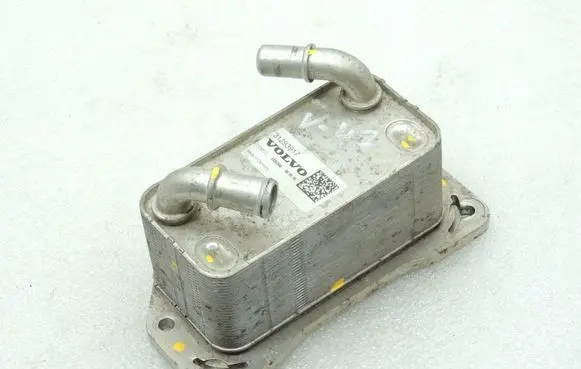 Volvo XC90 Engine oil radiator 31293917