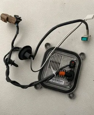 Dodge Challenger Headlight ballast module Xenon 35XT52