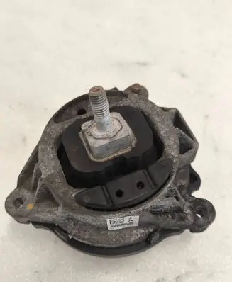 BMW 1 F20 F21 Engine mount bracket 6787657
