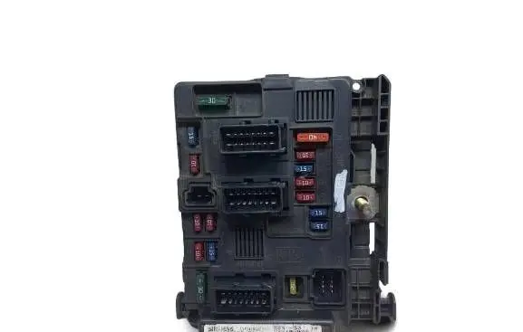 Peugeot 206 Fuse module 9643498880