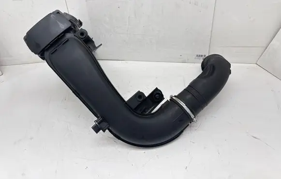 BMW 4 F36 Gran coupe Air filter box 8573761