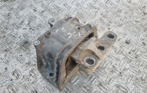 Volkswagen PASSAT B6 Engine mount bracket 1K0199262P