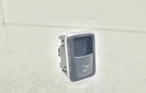Mercedes-Benz CLS C218 X218 Tailgate opening switch A2129056200