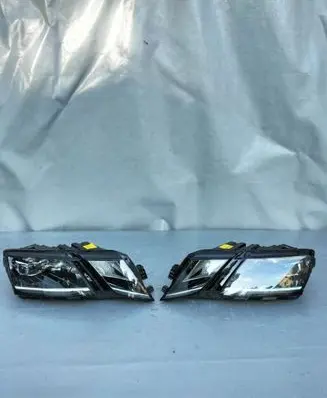 Skoda Octavia Mk4 Headlight/headlamp 5E1941015