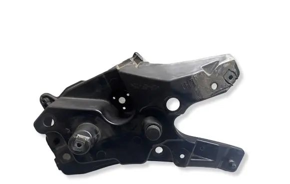 Volvo XC60 Fender mounting bracket 31424578