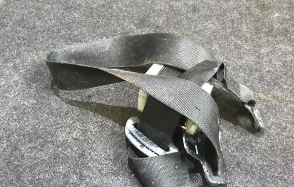 Opel Astra F Front seatbelt 90286922