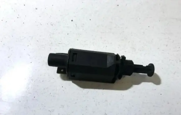 Volkswagen Polo III 6N 6N2 6NF Brake pedal sensor switch