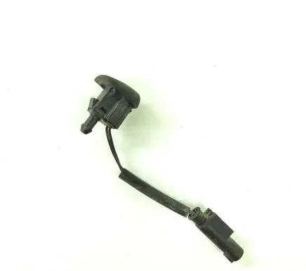 BMW 5 E60 E61 Windshield washer spray nozzle 7046060
