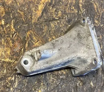 Mercedes-Benz C W202 Engine mounting bracket 1112230904