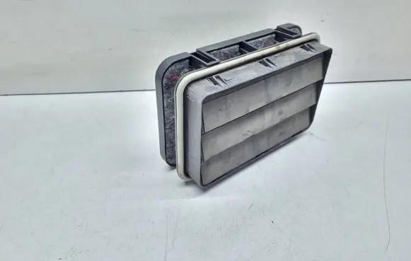 BMW 5 F10 F11 Quarter panel pressure vent 9122453 64229122453