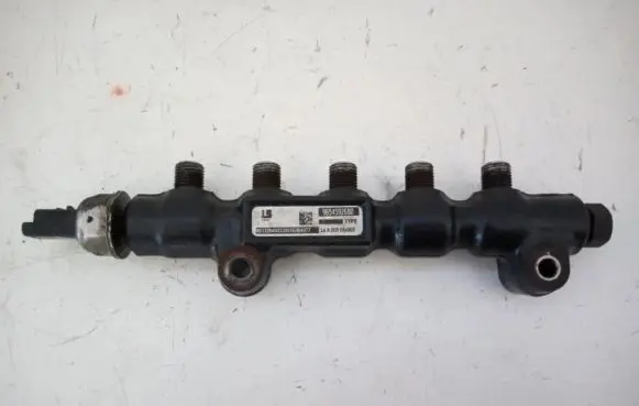 Ford Focus Fuel main line pipe 9654592680