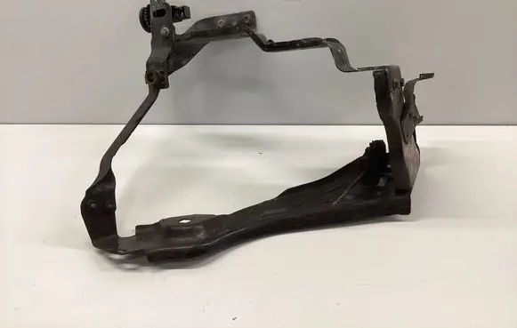 Mercedes-Benz C W204 Headlight/headlamp mounting bracket A2046200291 204626045