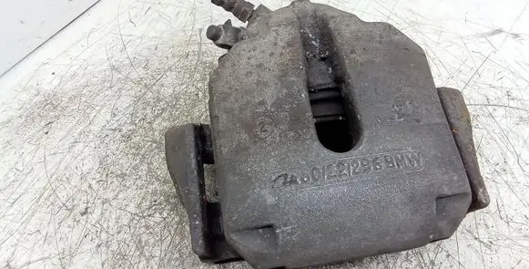 BMW 5 E39 Front brake caliper 6022296