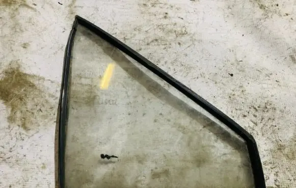 Volkswagen PASSAT B2 Front door vent window glass four-door 