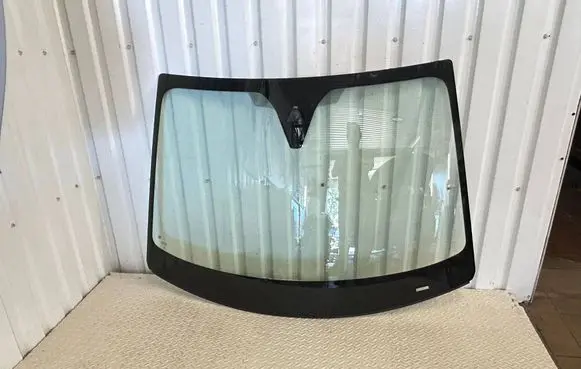 Peugeot 5008 II Front windscreen/windshield window 1617361880 37163